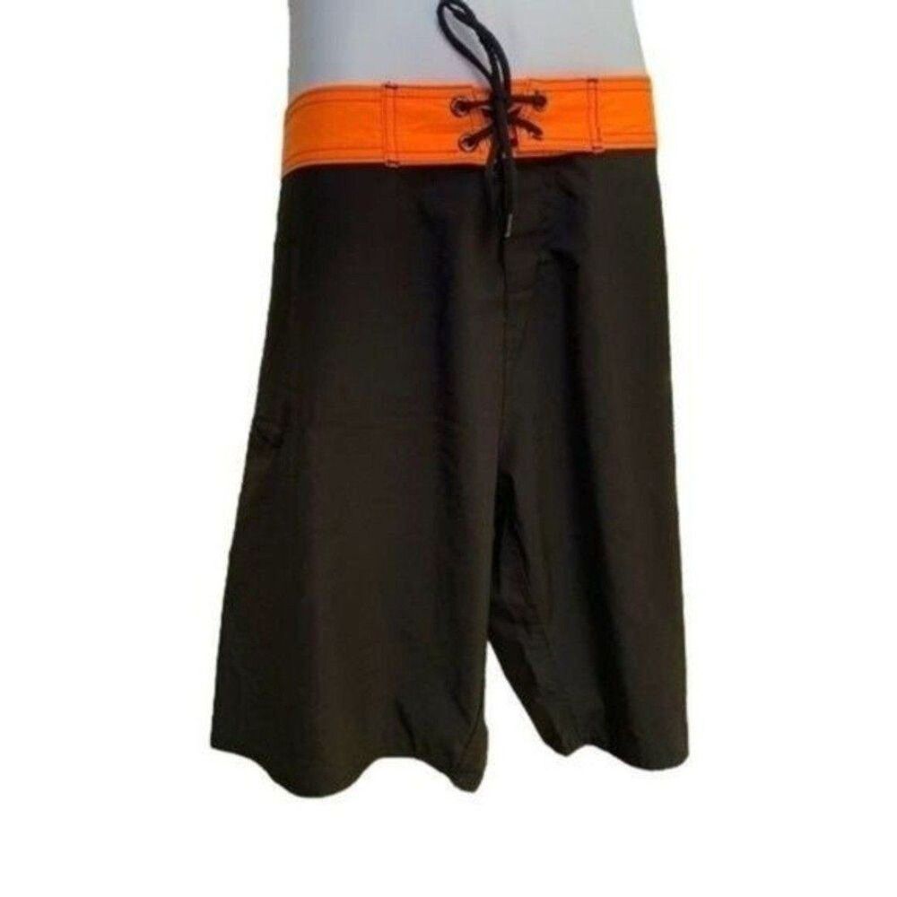 MEN'S black board shorts size L